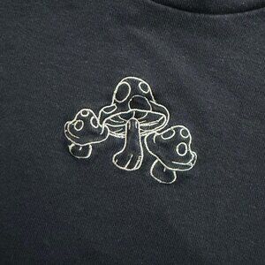 Garage Graphic Cropped T-Shirt